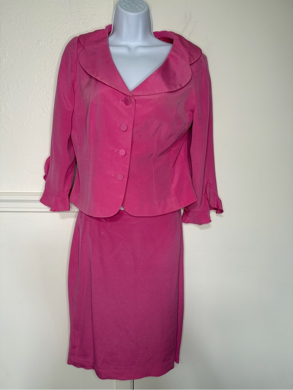 Maggy London silk Fuchsia Two-Piece Skirt and blazer Set size 8